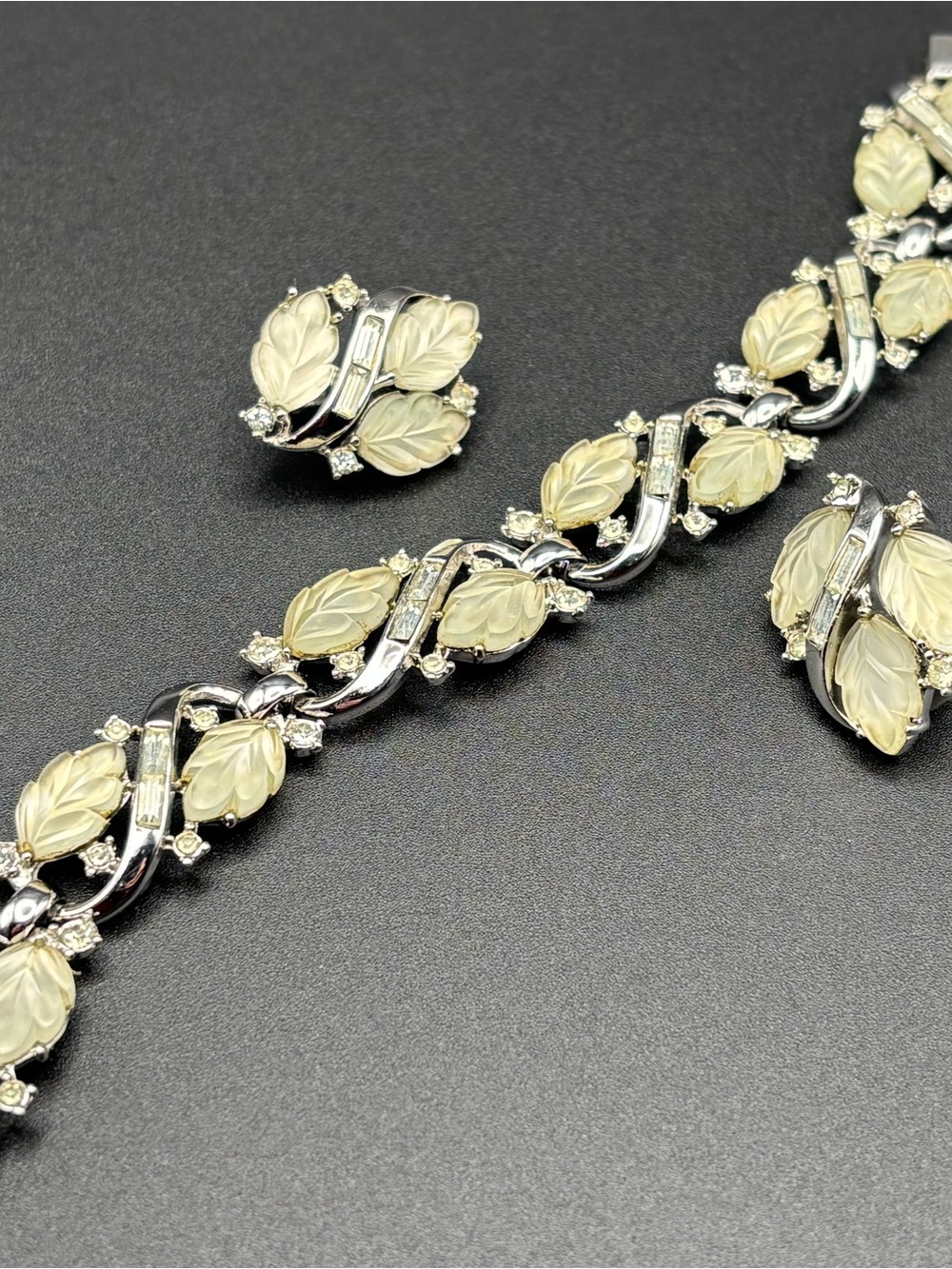 VTG Crown Trifari Fruit Salad Tutti Frutti Molded Glass Leaf Parure Silver Tone